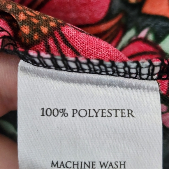 Michelle McDowell Jamie Vintage Petals Floral V Neck NWT Top Size Medium - Picture 10 of 10